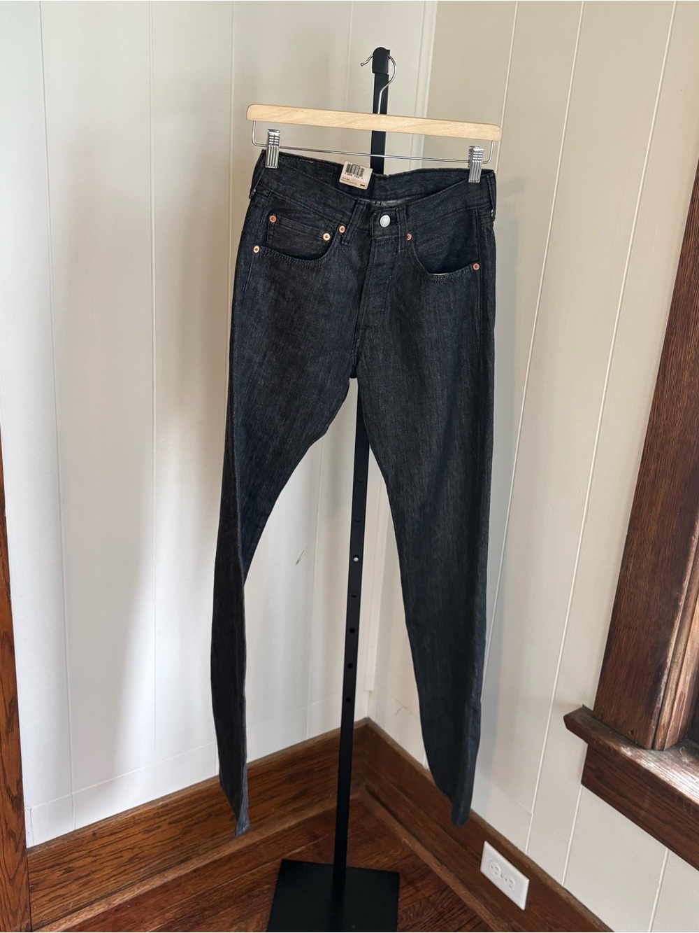 Levi’s 501 NWOT Classic Black Denim Jeans Button Fly Mens 26x34 (Tag 28) *NOTE